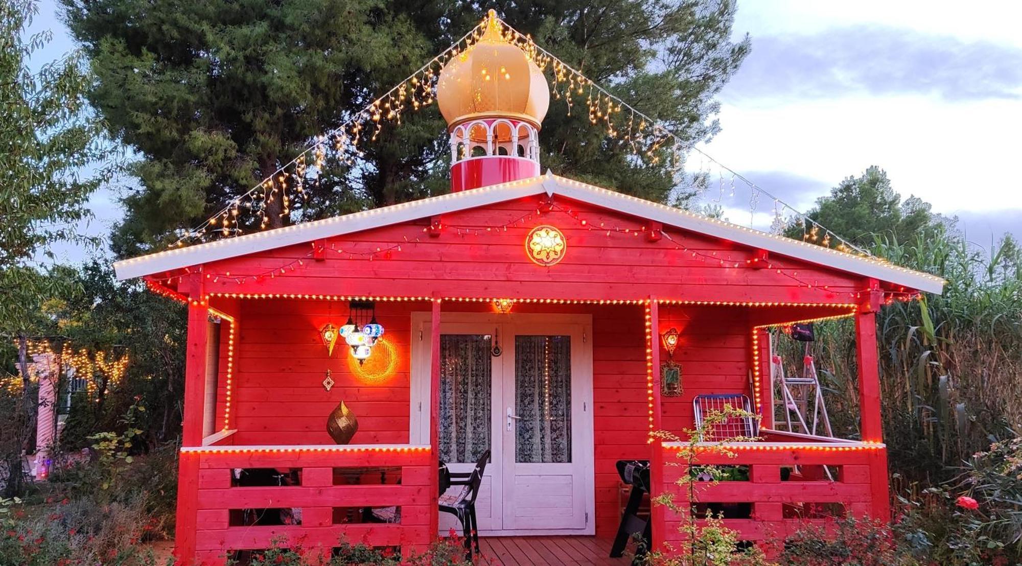 Refugio Madera Estilo Arabe Con Estatuas, Estanques Y Un Pequeno Zoo Konuk evi Albacete Dış mekan fotoğraf